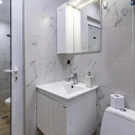 Atanas Ishirkov Apartment *