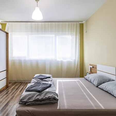 Atanas Ishirkov Apartment *